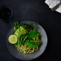 60目を惹くスポットライトブラック