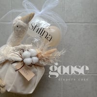 GOOSE diaper cake