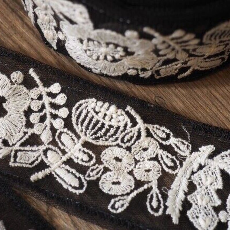 約20cm×400cm　1900年代初期　アンティークレース　リボンと花 アンティーク レース 花のモチーフ付き 生成り色 幅14cm : LES