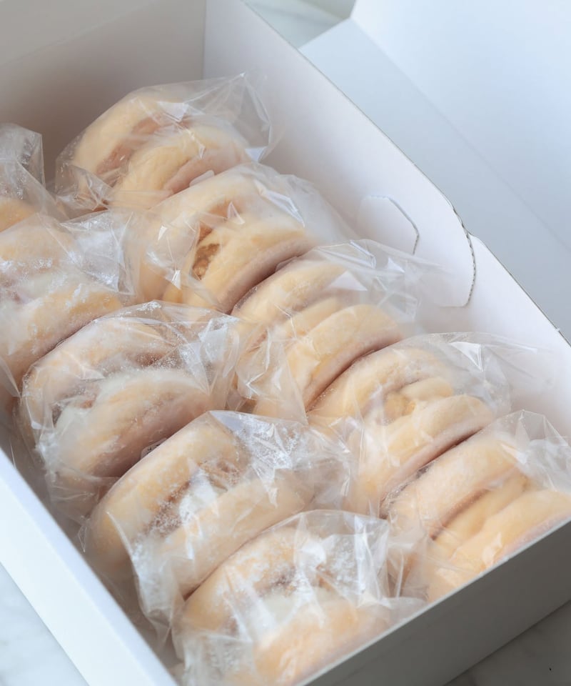 □ふわふわパンケーキサンド クリームBOX 10個入り（プレミアム生
