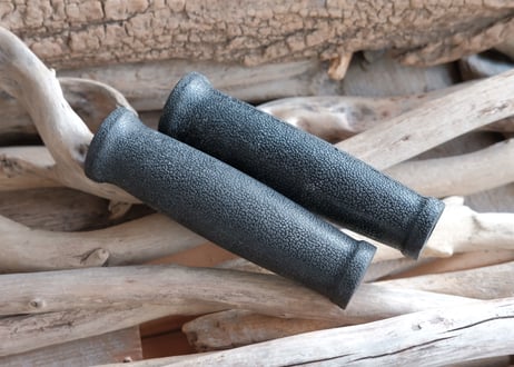 BARREL-SHAPED GRIP