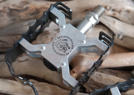 MONGOOSE / SQUARE PEDALS