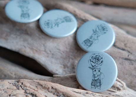 REFLECTOR *INTO THE WILD* PIN-BACK BUTTON