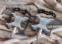 MONGOOSE / SQUARE PEDALS