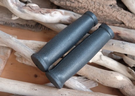 BARREL-SHAPED GRIP