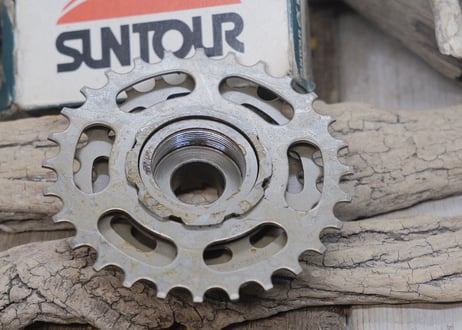 SUNTOUR / α