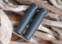 BARREL-SHAPED GRIP