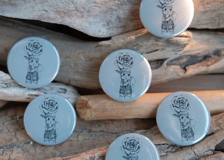 REFLECTOR *INTO THE WILD* PIN-BACK BUTTON