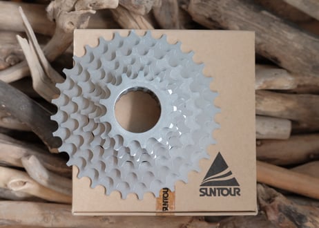 SUNTOUR / AP