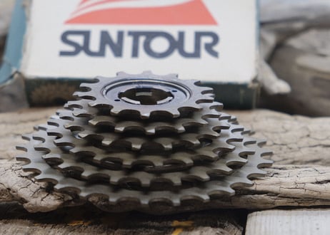 SUNTOUR / α