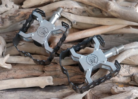 MONGOOSE / SQUARE PEDALS
