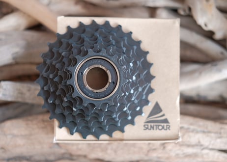 SUNTOUR / AP