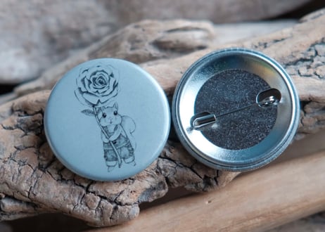REFLECTOR *INTO THE WILD* PIN-BACK BUTTON
