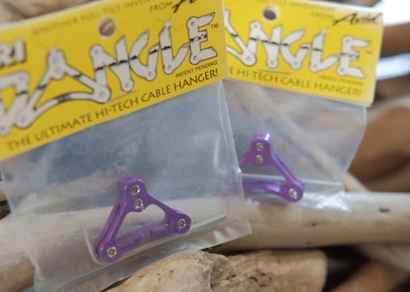 Avid / TRI DANGLE