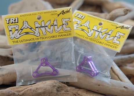Avid / TRI DANGLE