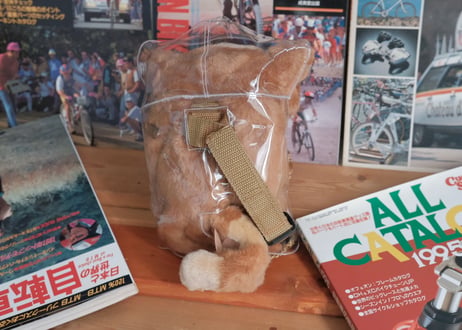Monkey saddle pouch