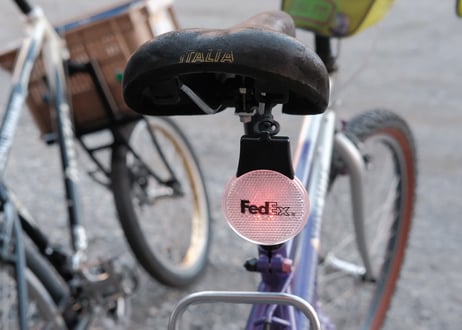 FedEx / BLINKING LIGHT