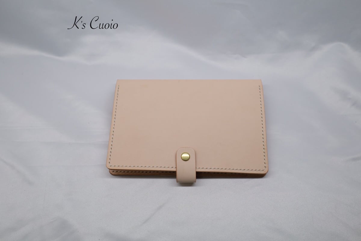 ヌメ革 手縫いのお薬手帳ケース（ナチュラル） | K's Cuoio