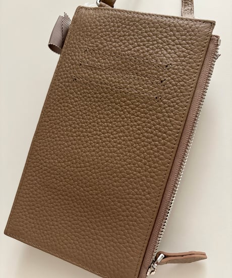 スワロフスキーのキラキラ　牛革スマホポシェット