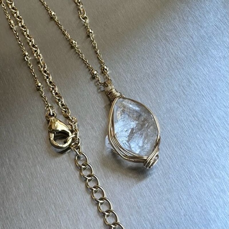 天使の石】ペタライト しずく型 K18 ペンダントトップ