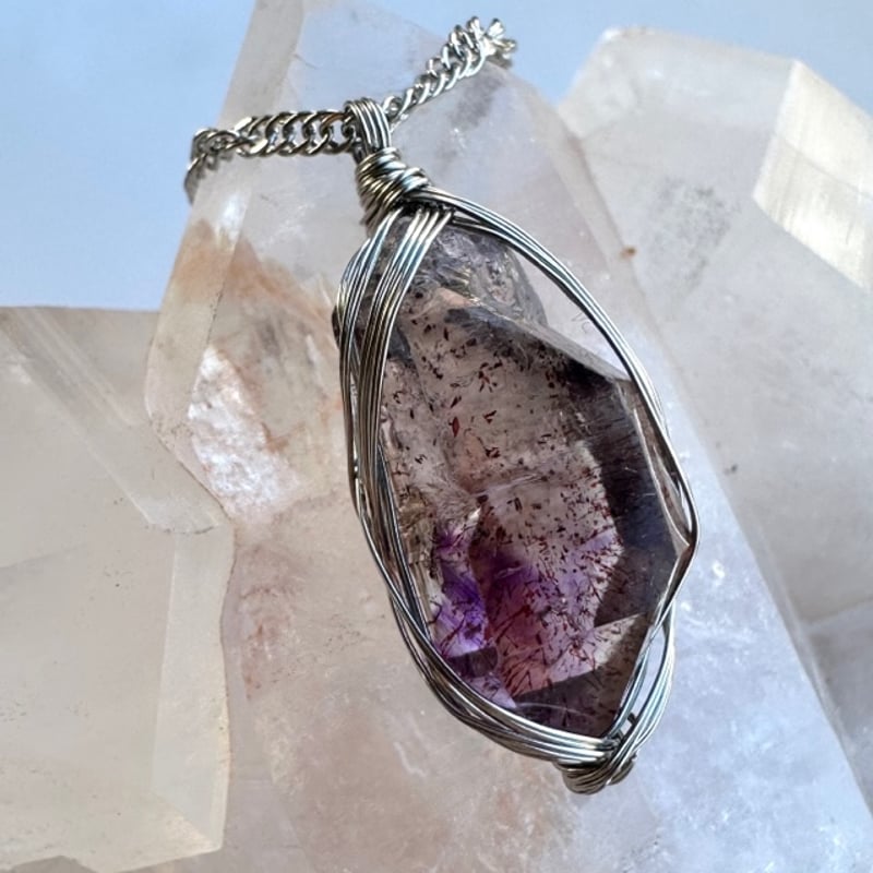 アメシストエレスチャル 2kg原石 アメシストエレスチャル 2kg原石 アメジスト原石（欧州・アフリカ