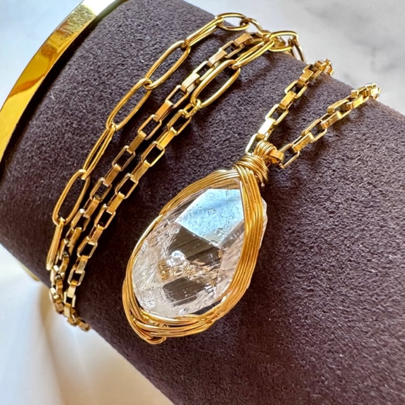 ネックレス｜高波動であなたの心にパワーを届ける！｜希少石ダンビュライト使用 ダンビュライト原石 ネックレス | F, Stone & E.O