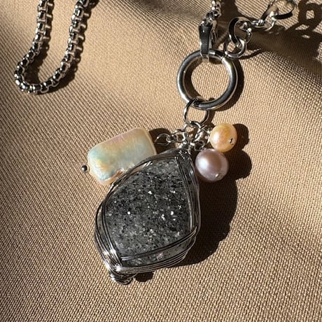 グラファイトインクォーツ | STORES