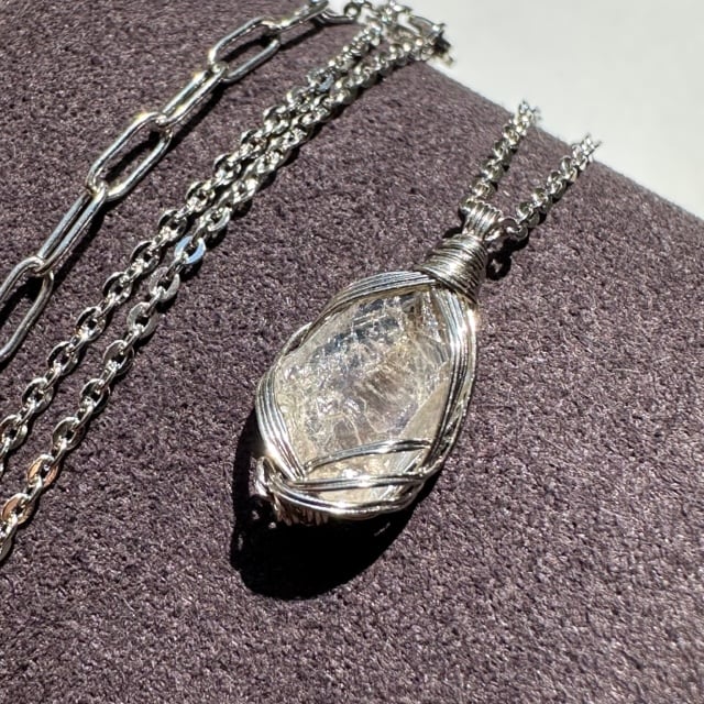 【最終価格】日本彩珠宝石研究所鑑別付き フェナカイト ピアス fukane巻き 最終価格】日本彩珠宝石研究所鑑別付き フェナカイト ピアス