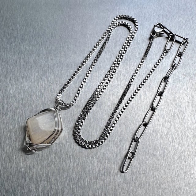 オレンジブルームーンストーン 磨き石 ネックレス | F, Stone & E.O オレンジブルームーンストーン 磨き石 ネックレス | F, Stone & E.O