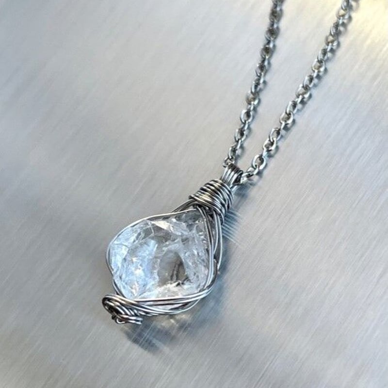 ロシア産フェナカイト 原石ピアス サージカルステンレス ロシア産フェナカイト 原石ピアス サージカルステンレス