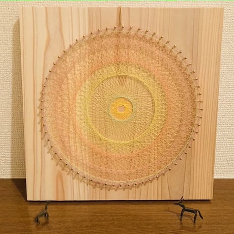 糸かけ曼陀羅 『 光を放つ 』 サイズ30×30×2.5cm