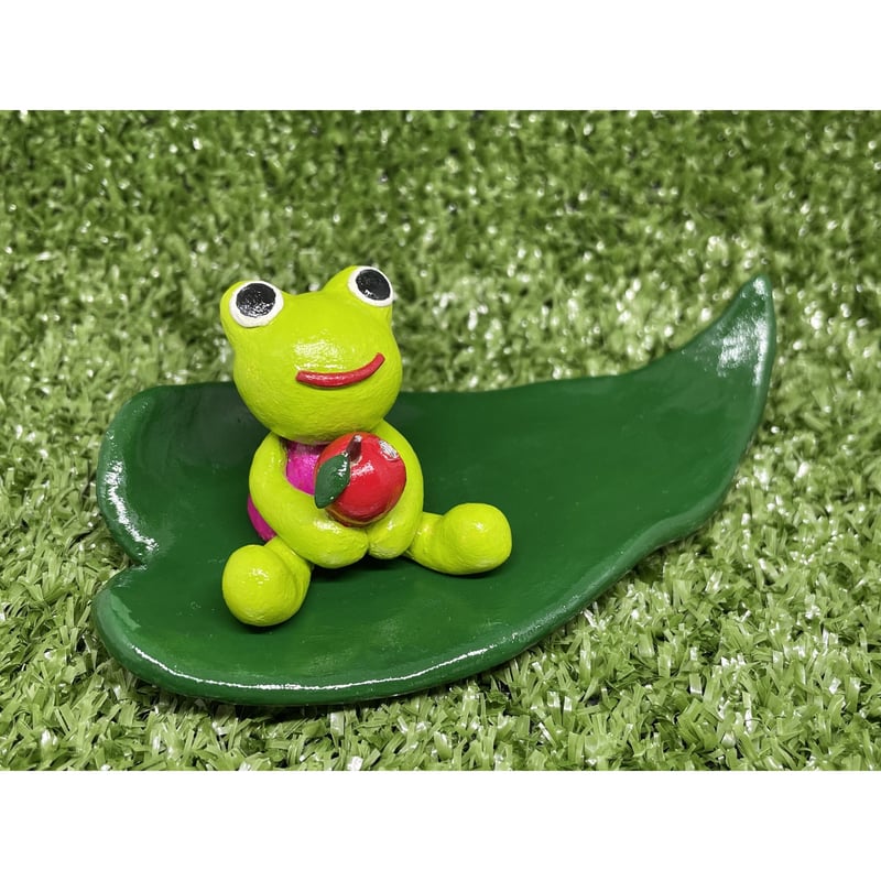 カエルのケロちゃん🐸りんご抱っこ🍎KR4 | ごんたくんといっしょ