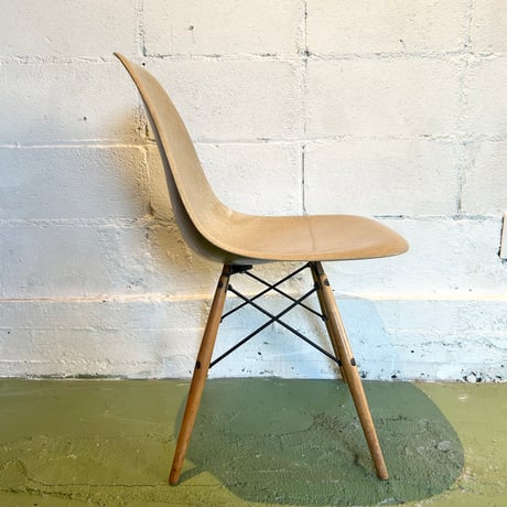 70s Eames shell chair