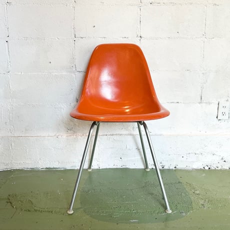70s Eames shell chair