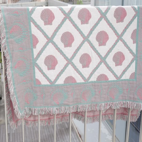 80s Shell Rug USA