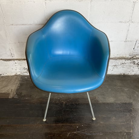 70s Eames armshell leather chair