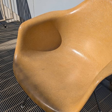 60s Eames   Ochre dark      arm shell chair