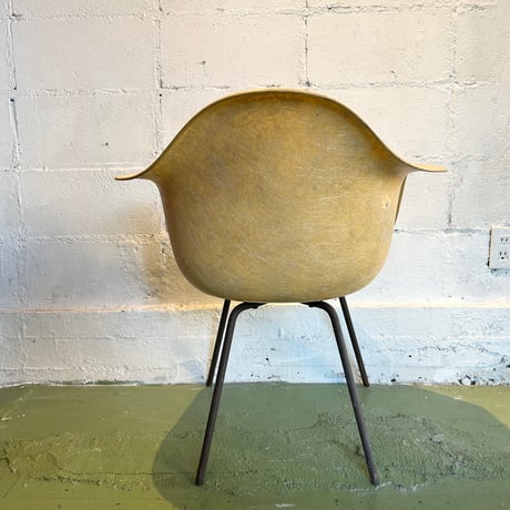 50s Eames arm shell chair