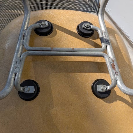 60s Eames   Ochre dark      arm shell chair