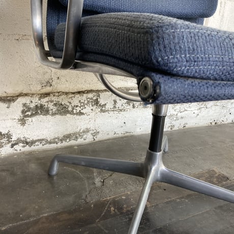 70-80s Aluminum Group soft pad chair