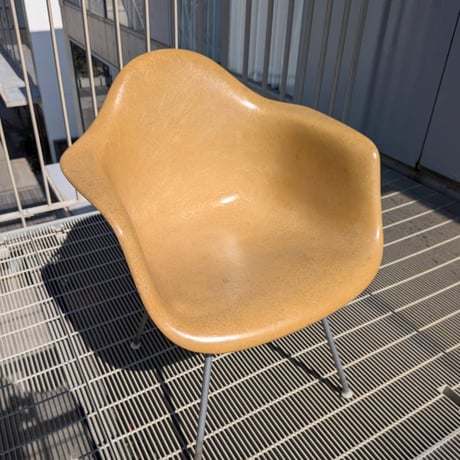 60s Eames   Ochre dark      arm shell chair