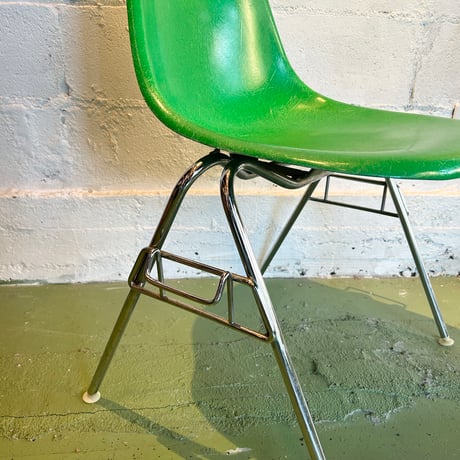 70s Eames shell chair