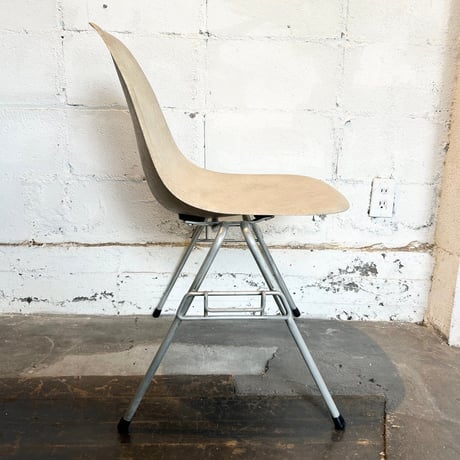 70s Eames shell chair