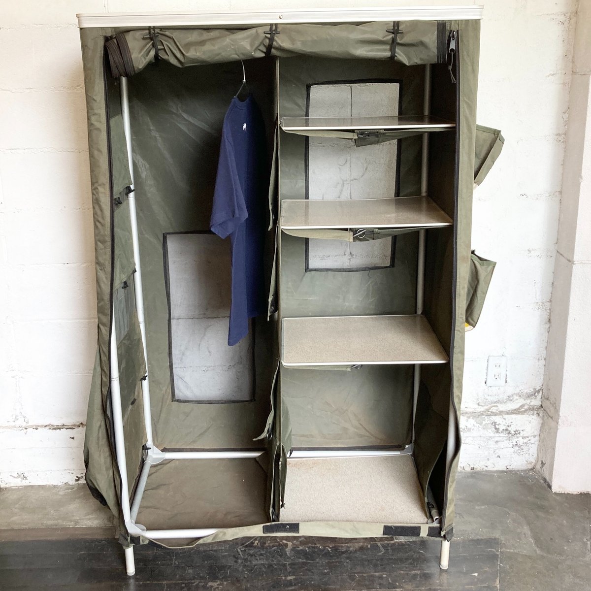 70s France army folding cabinet | The NOON 70s France army folding cabinet | The NOON