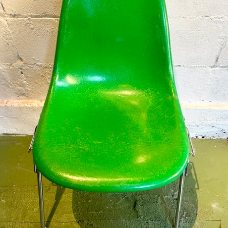 70s Eames shell chair