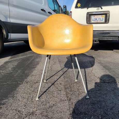 60s Eames   Ochre dark      arm shell chair