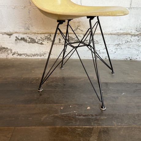70s Eames  shell chair