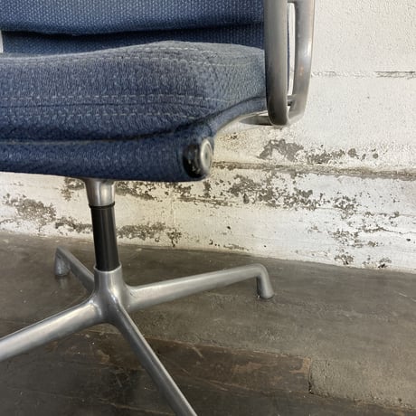 70-80s Aluminum Group soft pad chair