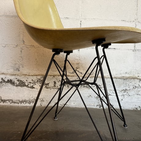 70s Eames  shell chair