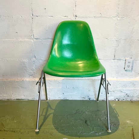 70s Eames shell chair